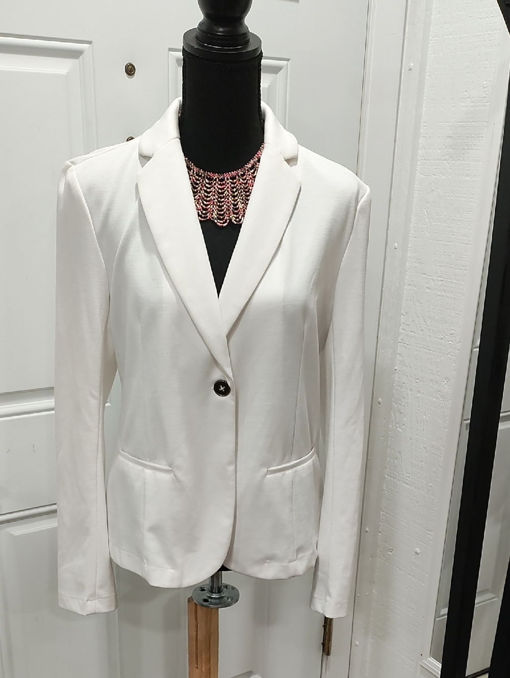 Women's Single-Button White Blazer - Classic Tailored Fit